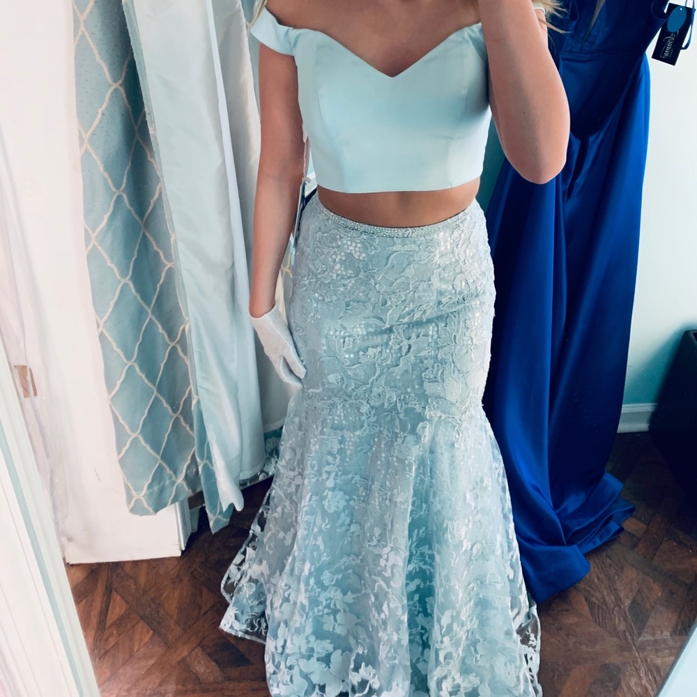 Prom Dress! - Picture 2 of 8